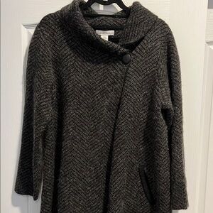 Ellen Tracy sweater jacket/cape. Herringbone pattern. Pockets. One button.
